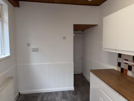 3 bedroom terraced house to rent - Photo 4