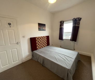 Baldwin Street, BARGOED - Photo 1