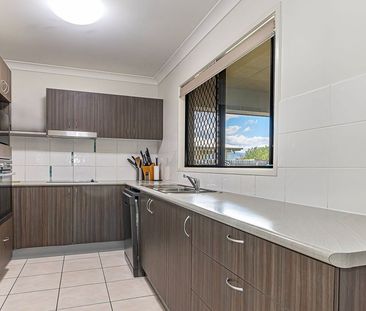 Family Home in Mount Louisa - Photo 4
