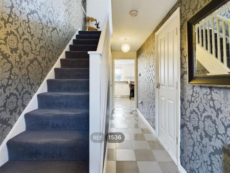 4 bedroom detached house to rent - Photo 4