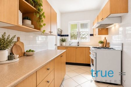 OUTSTANDING OVERSIZED APARTMENT - Photo 3