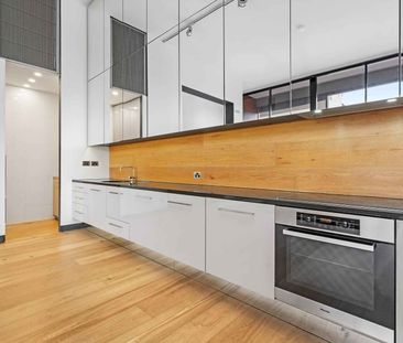 Spacious Two-Level Apartment with Iconic Views in the Heart of Pott... - Photo 2