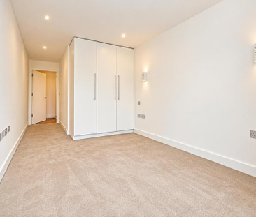 1 bedroom penthouse to rent - Photo 3