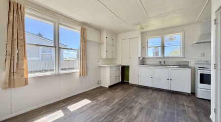 3 Bedroom House in Masterton - Photo 2