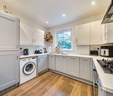 Flat to rent - Brownhill Road, London, SE6 - Photo 6