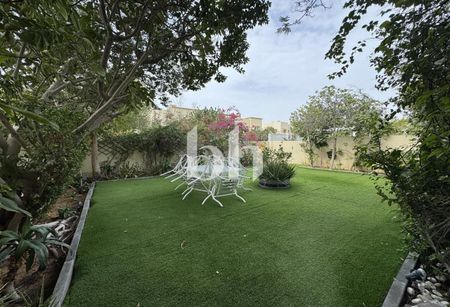 Large Plot | Spacious | Furnished | Ready to View - Photo 5