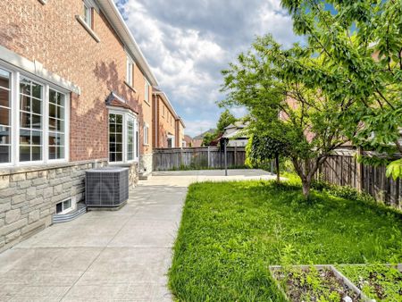For Lease - 25 Shorten Place, Ajax, Ontario - Photo 4