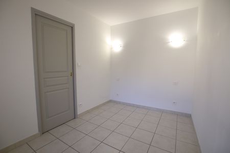 Location Maison 3 pièces 57m² AUBIGNAN 84810 - Photo 2