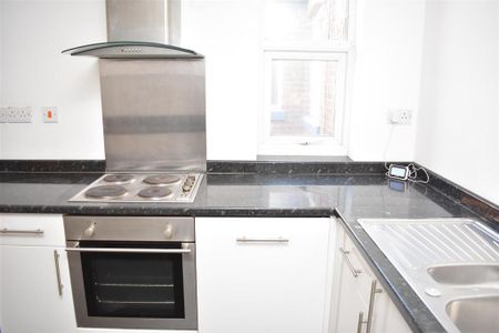 2 bedroom flat to rent - Photo 3