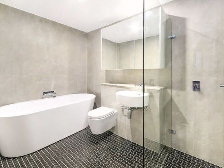 Furnished North Facing Apartment I Walk to Eastgardens Westfield - Photo 4