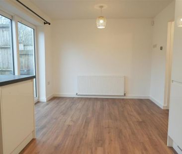4 bedroom terraced house to rent - Photo 1