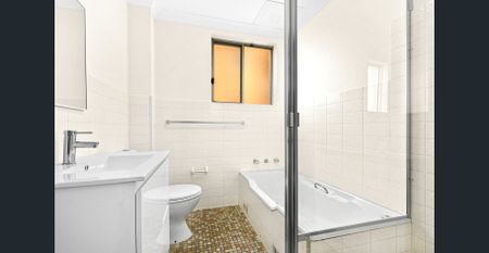 Contemporary First-Floor Apartment in a Prime Beachside Location - Photo 3