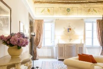 Center-Historic Jewish Quarter: Elegant apartment situated in beautiful Palazzo Nobiliare. Entrance, spacious living with original wood frescoed ceilings, large modern dining and kitchen, 4 bedrooms, 4 Baths, small terrace. #1527