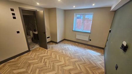 London Road, Epsom, KT17 2 - Photo 4
