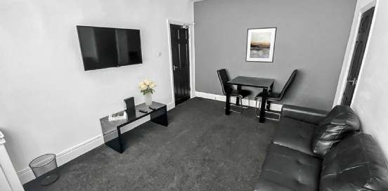 4 bedroom property to rent in Salford - Photo 2