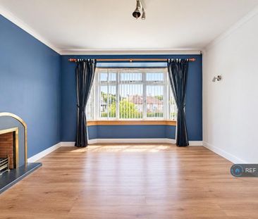 3 bedroom flat to rent - Photo 3