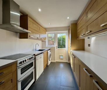 3 bedroom semi-detached house to rent - Photo 2