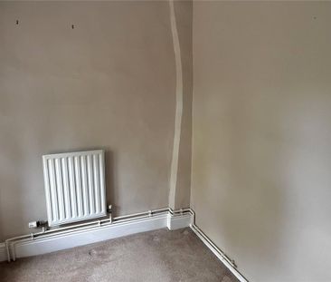 3 bedroom end of terrace house to rent - Photo 2