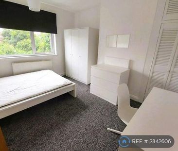 4 bedroom semi-detached house to rent - Photo 2