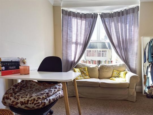 Studio to rent - Photo 1