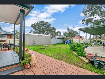 Fantastic&comma; Modern 3 Bedroom Family Home with Modern Granny Flat&sol; Teenage Retreat&excl; - Photo 5