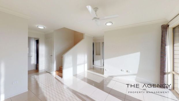 Parents retreat with city views - Photo 1