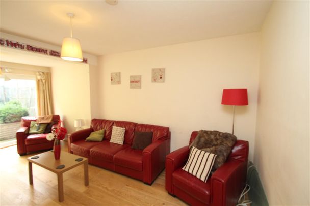 Room 4, 11 Maynards Road, HP2 4TR, Hemel Hempstead - Photo 1