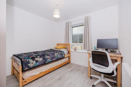 3 bedroom end of terrace house to rent - Photo 4