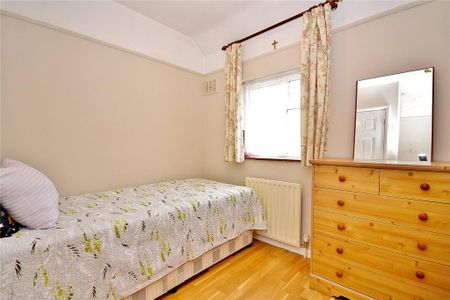 4 bedroom semi-detached house to rent - Photo 3