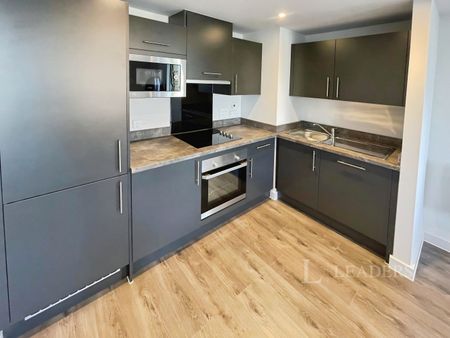 2 bedroom apartment to rent The Hive - Brand-New Two-Bedroom Furnished Apartment – Close to Town & M1 - LU1 - Photo 4