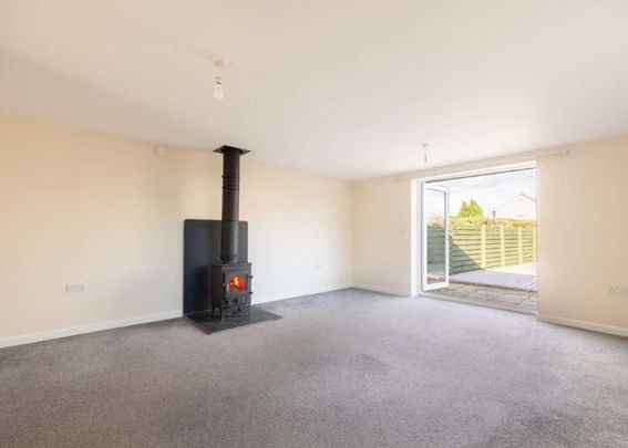 A semi-detached 2 bedroom property with additional/occasional use third bedroom/office room on ground floor. The property is available to let unfurnished init - Photo 1