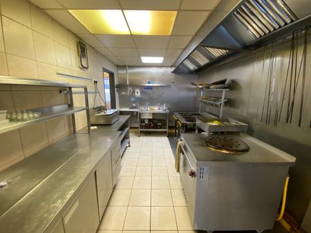 £1,350 PCM, Whole Building Lease, Fully Fitted and Equipped A3 Licensed Takeaway and Three Bedroom Maisonette in Commercial Street, Maesteg, CF34 9DH - Photo 2