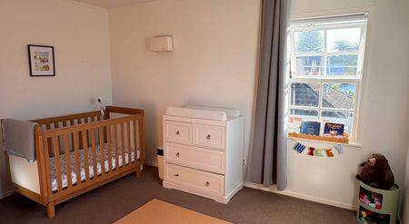 Seaside & Sunny 3-Bed Private House to Rent - Photo 2