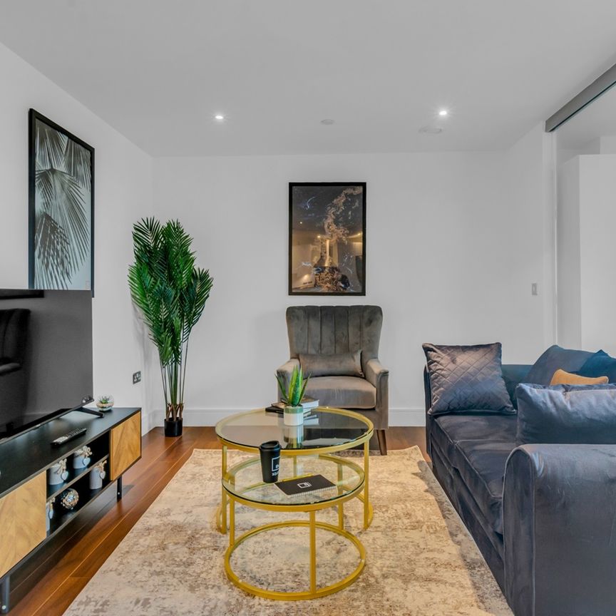 2 Bed Flat, Lincoln Plaza, E14 - Photo 1