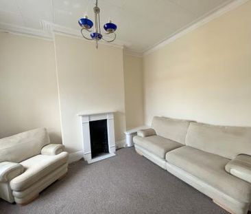 2 bedroom Flat To Let - Photo 1