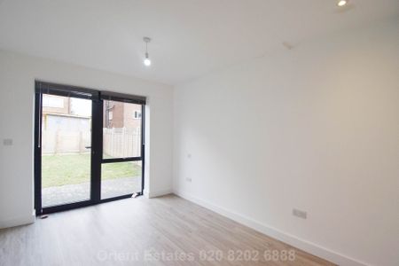 Price £2,900 pcm - Available Now - Unfurnished - Photo 3
