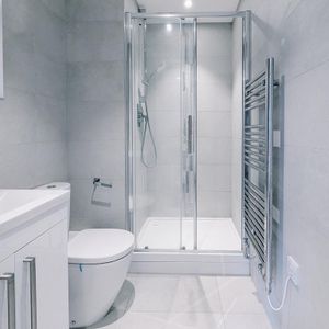 1 bedroom in a flat share to rent - Photo 3