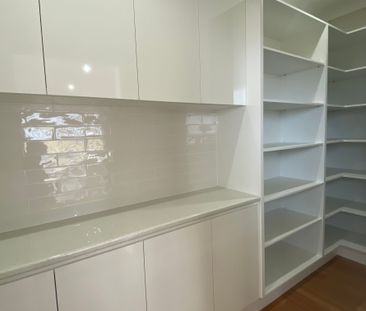 Large Family Home - Photo 4