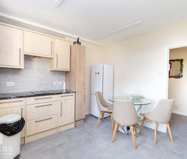 3 bedroom apartment to rent - Photo 3