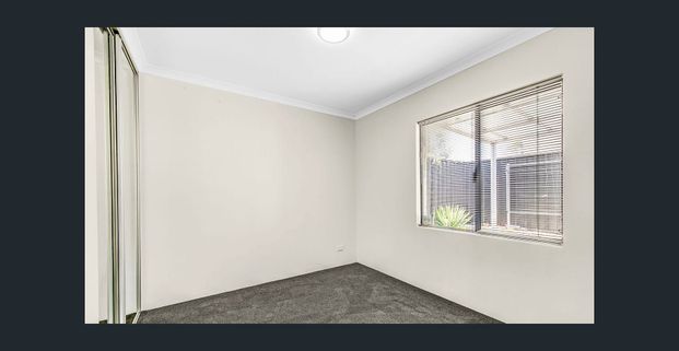 Lock Up And Leave 3 Bedroom Villa In Great Location - Photo 1