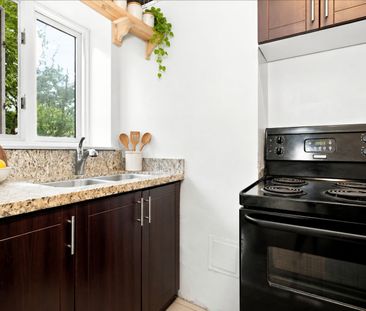 For Lease - 110 St Clair Avenue Unit# 303, Toronto, Ontario - Photo 2