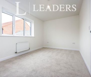 3 bedroom semi-detached house to rent - Photo 2