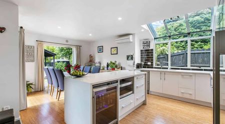 Huge 4 Bedroom home in Ellerslie School Zone - Photo 4