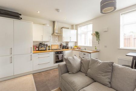 1 bedroom ground floor flat to rent - Photo 4