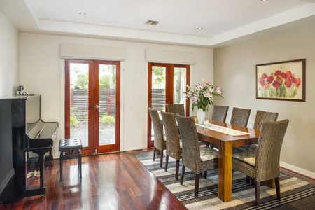 Location & Sophistication - Photo 2