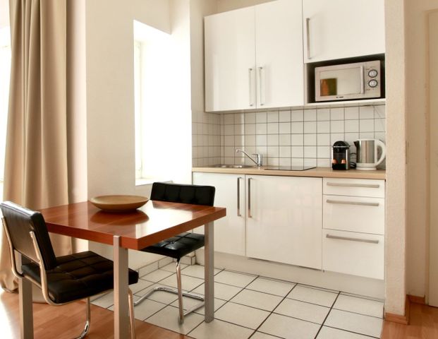 Kwartier Latäng: Schick möbliertes Apartment mit Balkon - Photo 1