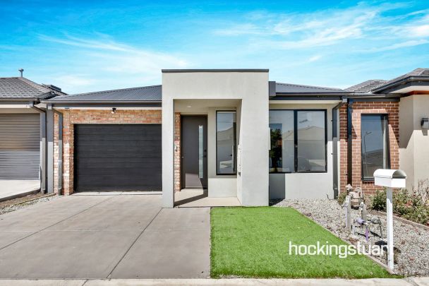 56 Woodman Circuit, - Photo 1