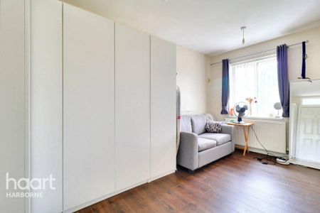 4 bedroom semi-detached house to rent - Photo 4