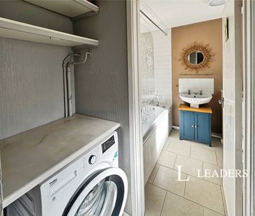 3 bedroom house to rent Princes Road, NR32 - Photo 1