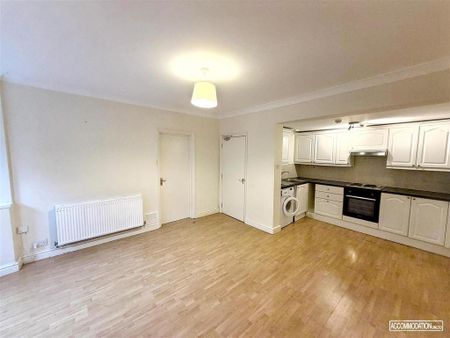 2 bedroom flat to rent - Photo 2